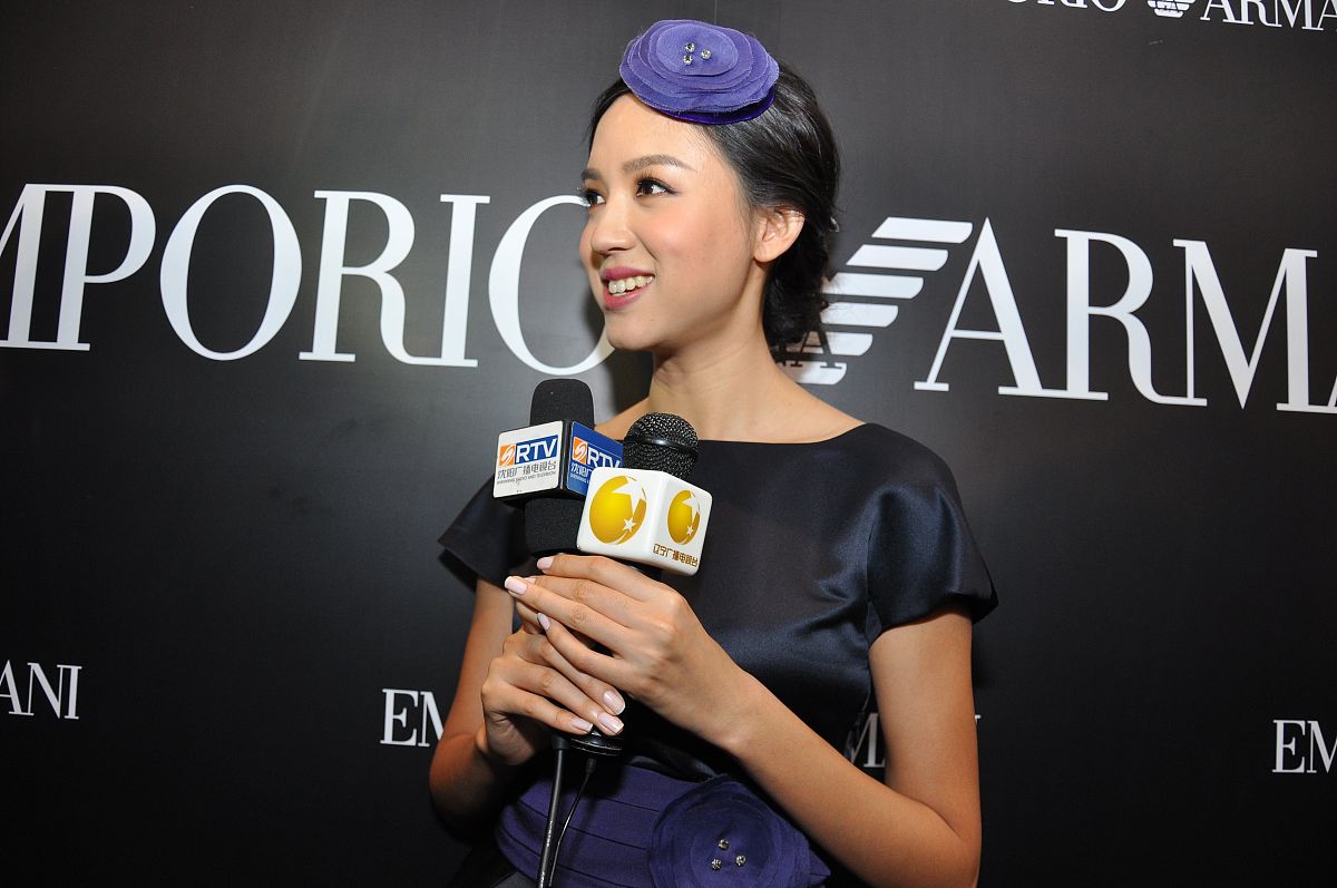 2012年11月08日,辽宁省沈阳市,世界小姐冠军张梓琳出席emporio armani