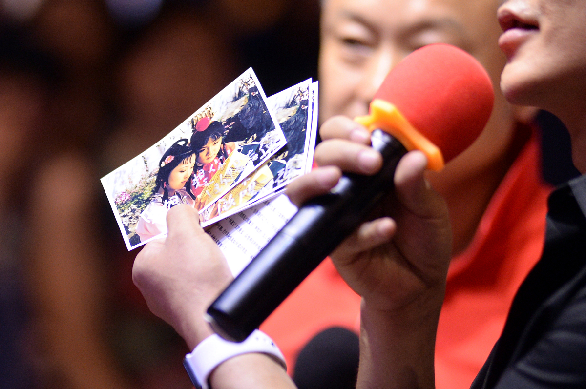 我们来玩个游戏，假设你是作家胡适，请你帮助曹雪芹红楼梦继写最后剧情，用你的风格去写2000字符以内