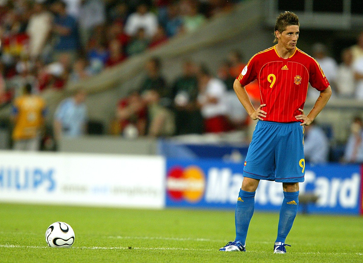 spain's fernando torres stands dejected after tunisia's jaouhar 