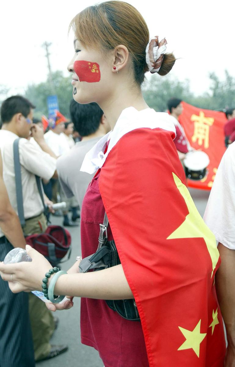 2004年7月17日,在离亚洲杯开幕还有4个小时的时候,火爆球迷抢先出击,