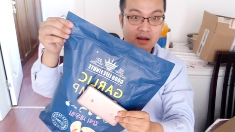 这是我吃过的最大包的薯片,大到你想象不到,袋子有半米长