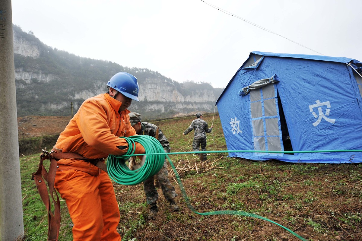 危岩带卸荷裂隙：揭秘岩体稳定性