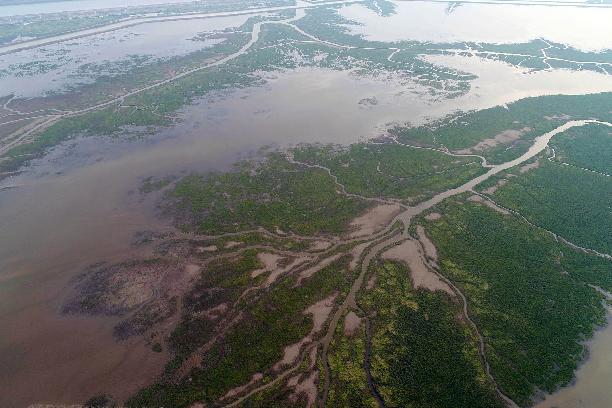 1 旅游主题公园区位、主题和项目的选择方法2 旅游主题公园项目的可行性研究3 旅游主题公园开发规划的基本程序简要生成 教学要求 50 字示例：掌握旅游主题公园的概念、特点、功能以及分类为学生从事主题公园经营与管理奠定理论基础。
