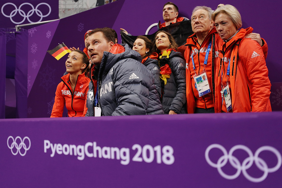 SQL查询：获取user表中score为98、60、92的记录