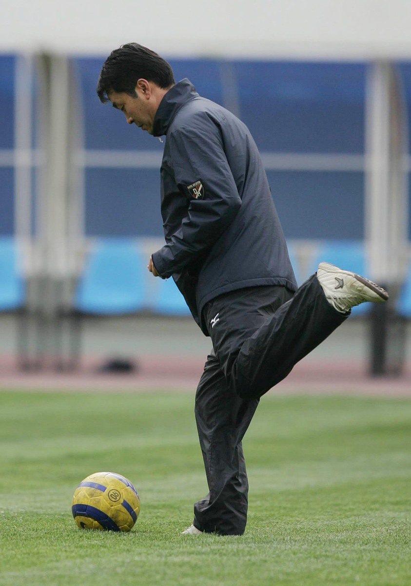 2006年4月14日,为备战中甲联赛第四轮,吉林延边队在郑州训练.延边主教