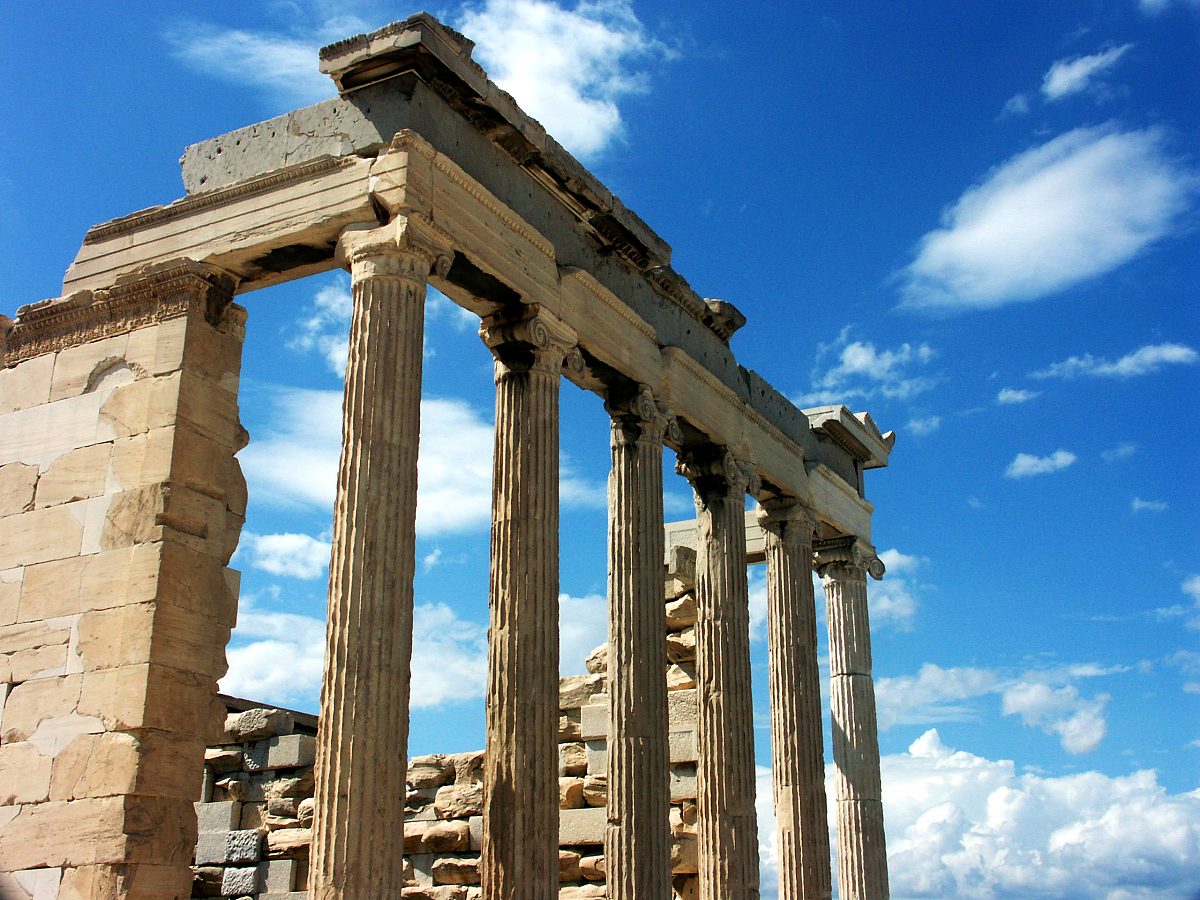 以1945至1980的西方文明为主题写篇论文