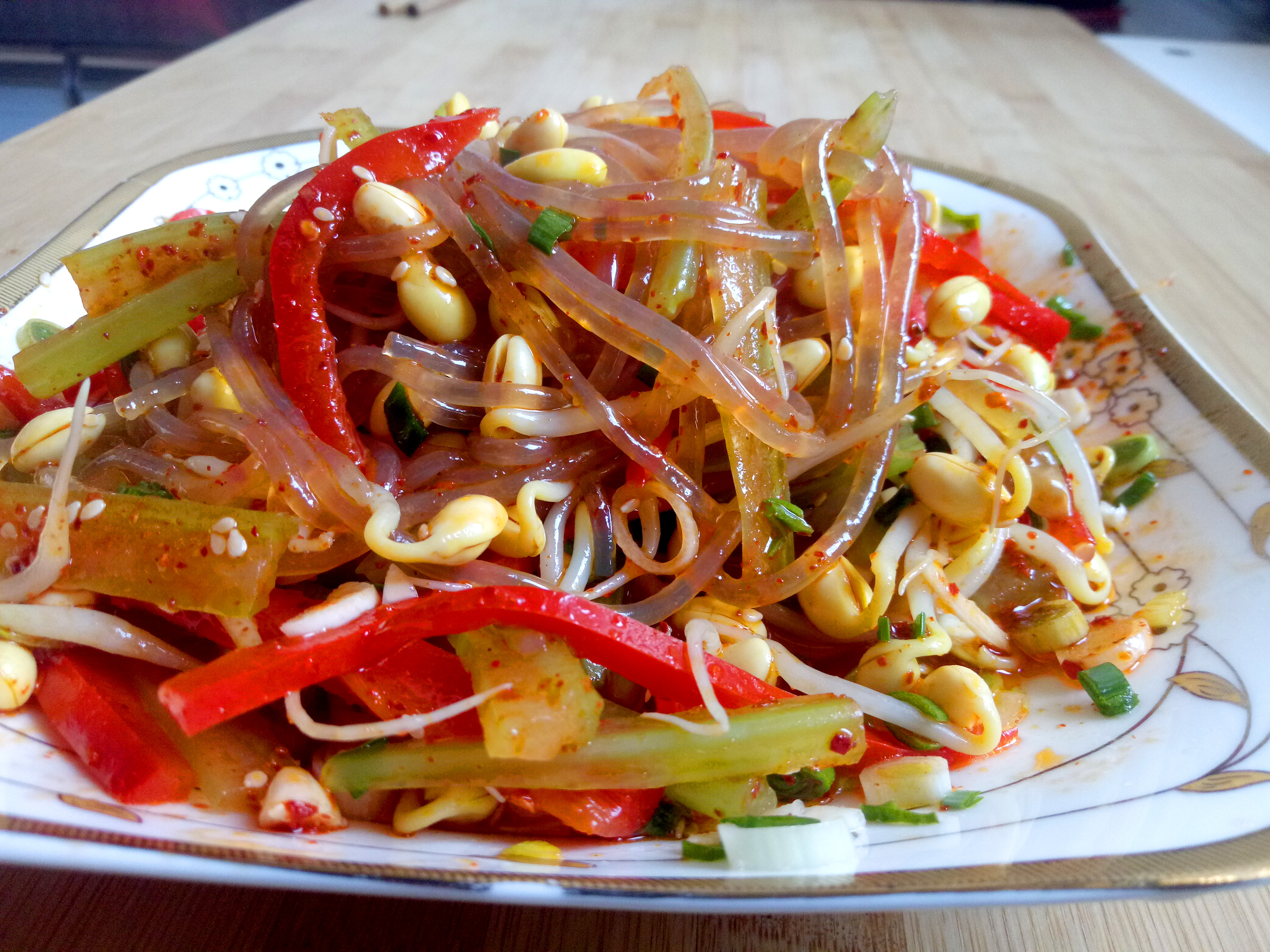 豆芽和粉条学会这种特色做法,比饭店里的都好吃,一顿两盘不够吃