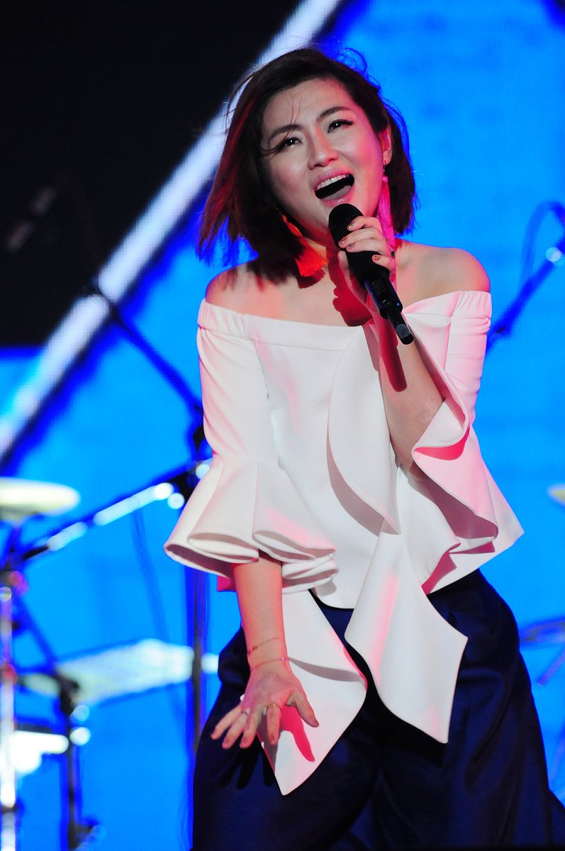 2016年05月01日,上海,s.h.e献唱春浪音乐节.***_***任家萱selina,田馥