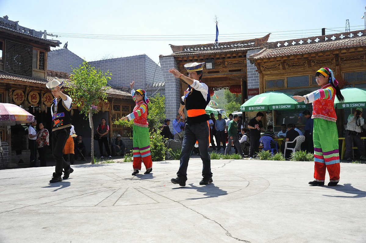 青海互助土族风情园：了解文化、探索历史、体验特色
