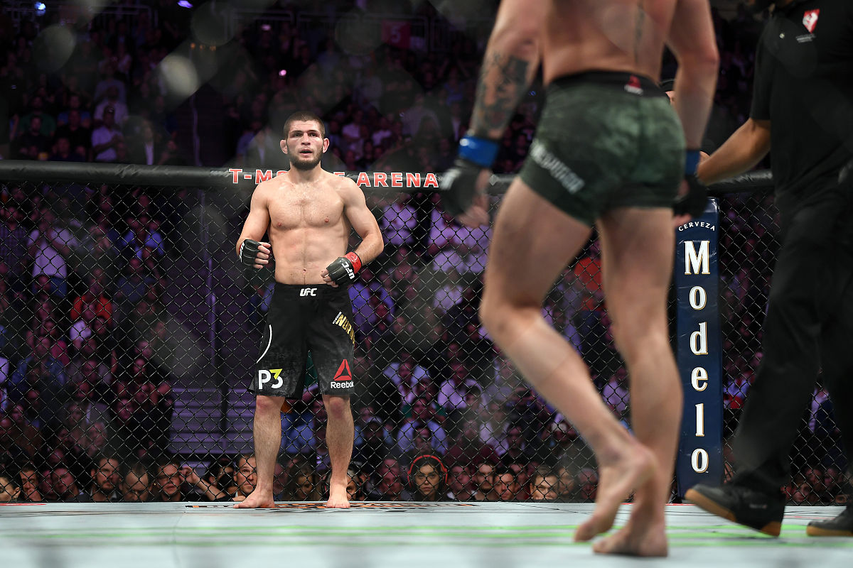 请以WWE专业解说的角度解说一下WWE 1544期 科迪·罗兹战胜塞斯·罗林斯的比赛