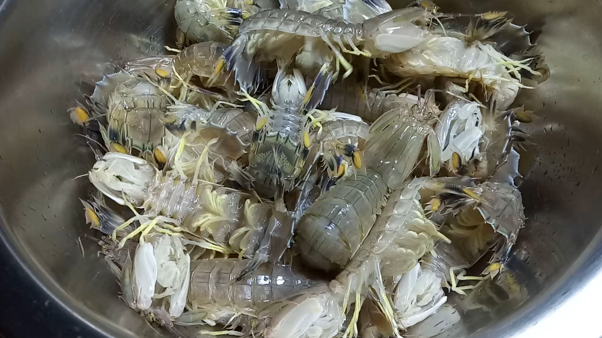 教你皮皮虾正确做法,这样做才算会吃,原汁原味,入口格外的鲜美