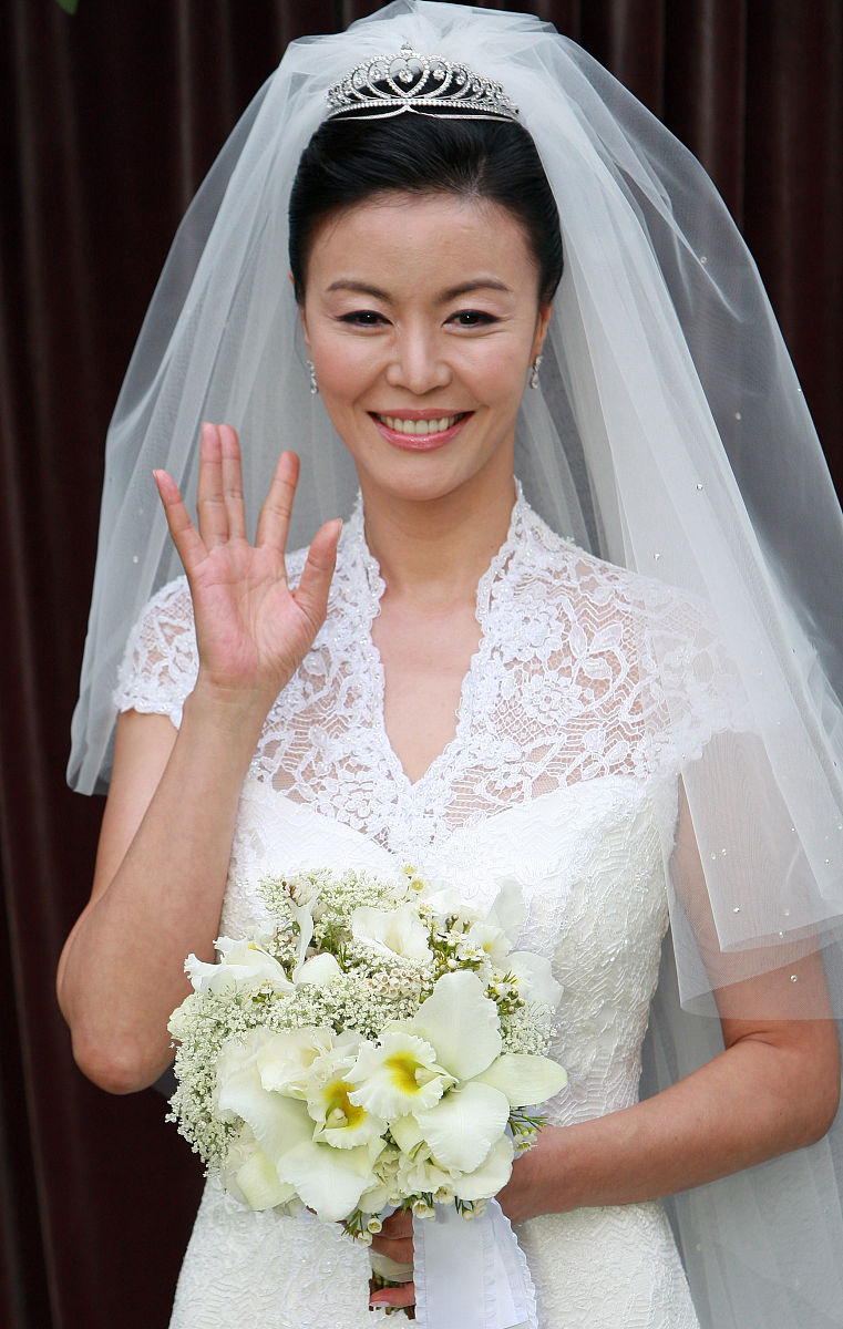 2008年9月10日,首尔,演员陈熙琼在首尔新罗酒店举行了婚礼.+++_+++陈