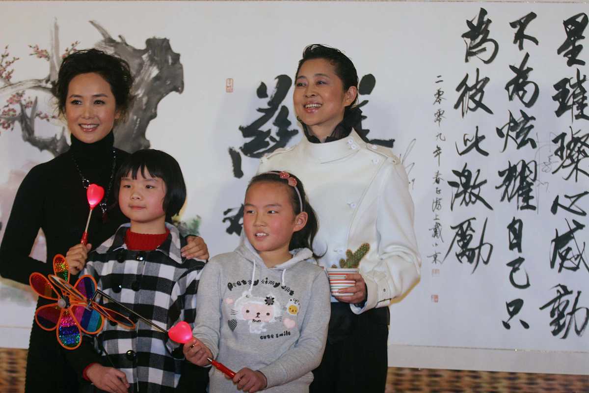 2009年2月28日,上海,2009新娱乐慈善群星会颁奖晚会.***_***蒋雯丽与