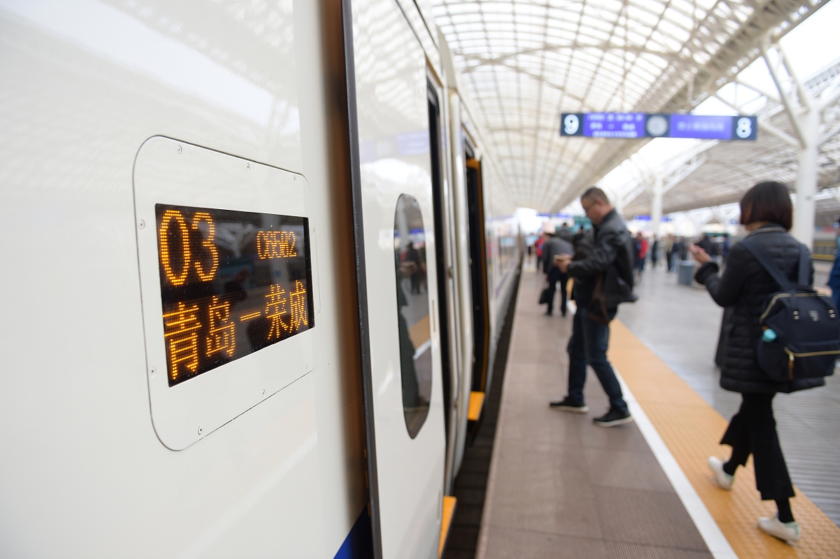 获嘉中专学校高铁乘务专业怎么样？招生条件是什么？