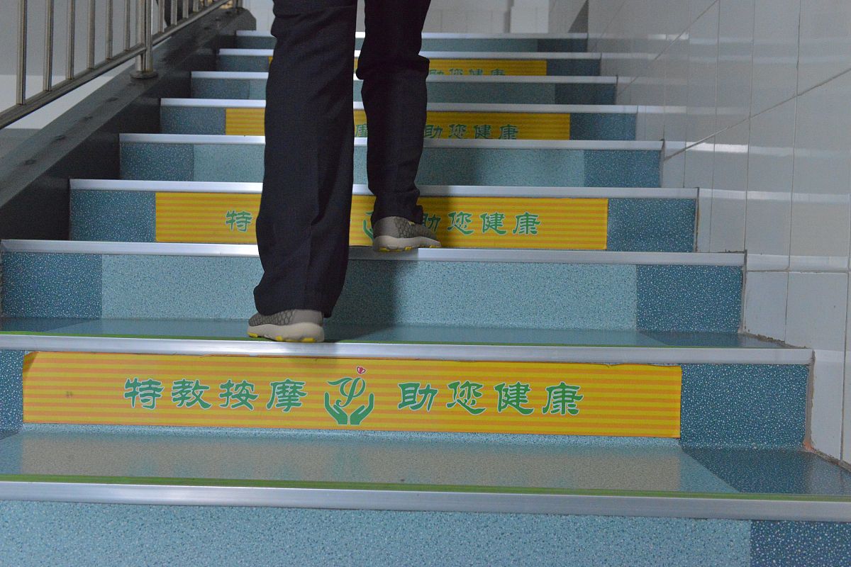 2015年9月9日,山东济南,走访济南第一个盲人大学生毕业生王茂国.