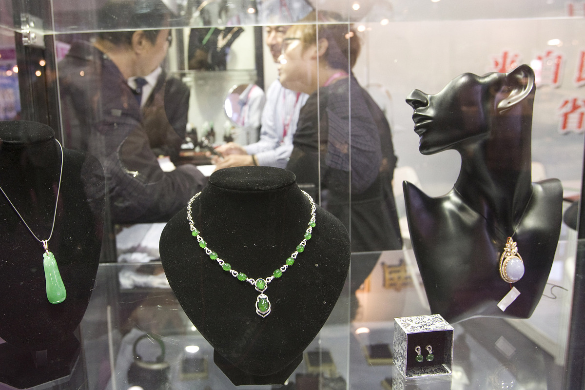 重庆中意职业技术学校珠宝玉石加工与营销专业：优势、发展前景及行业分析