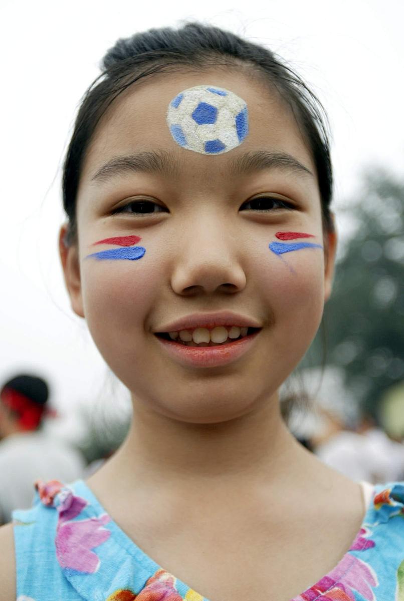 2004年7月17日,在离亚洲杯开幕还有4个小时的时候,火爆球迷抢先出击,