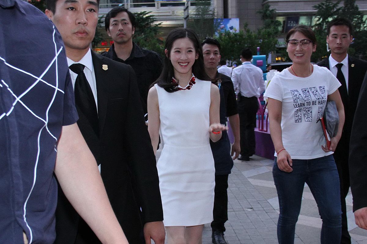 章泽天回应拒绝张艺谋导演邀约：目前无意演戏，专注学业事业发展