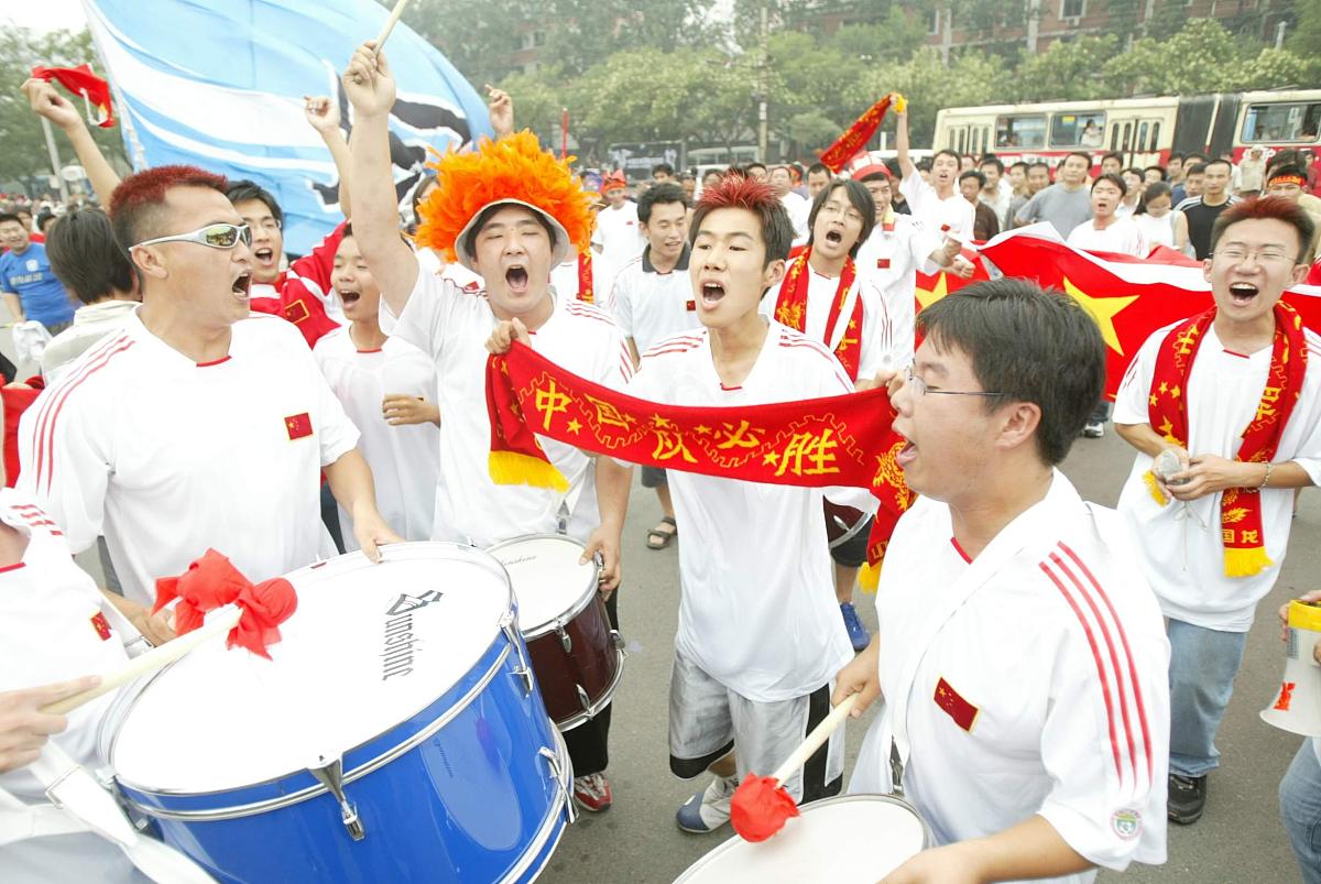 2004年7月17日,在离亚洲杯开幕还有4个小时的时候,火爆球迷抢先出击,