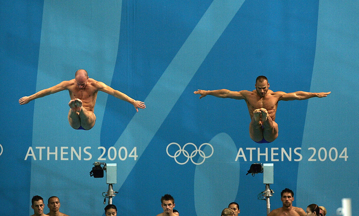 莫拉迪：伊朗举重巨星，成就与慈善