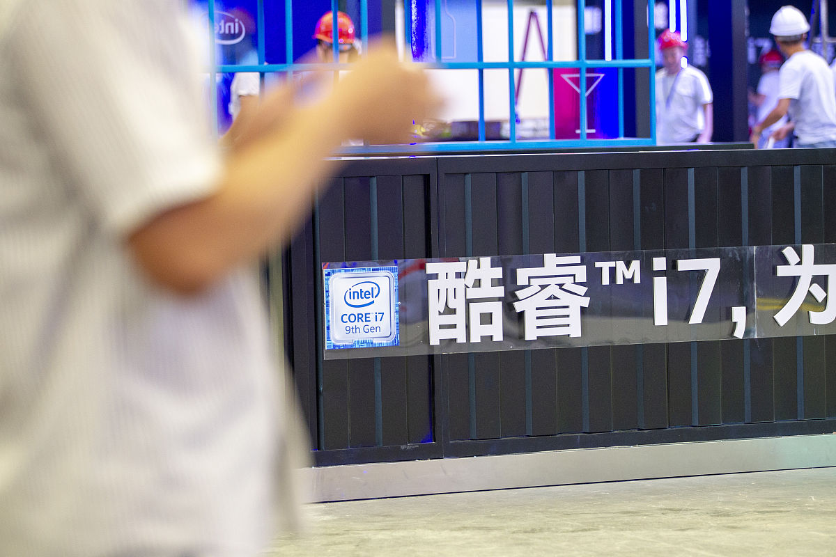 给我配置一台当下10000元的游戏电脑用英特尔CPU和英伟达显卡