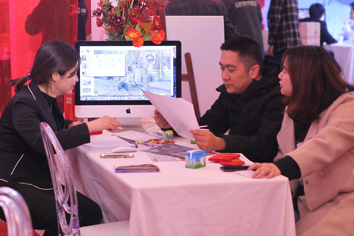 写一篇妇联电商直播培训班实操直播Pk分为6组每组都有一定的销售额重点写出直播实操的意义