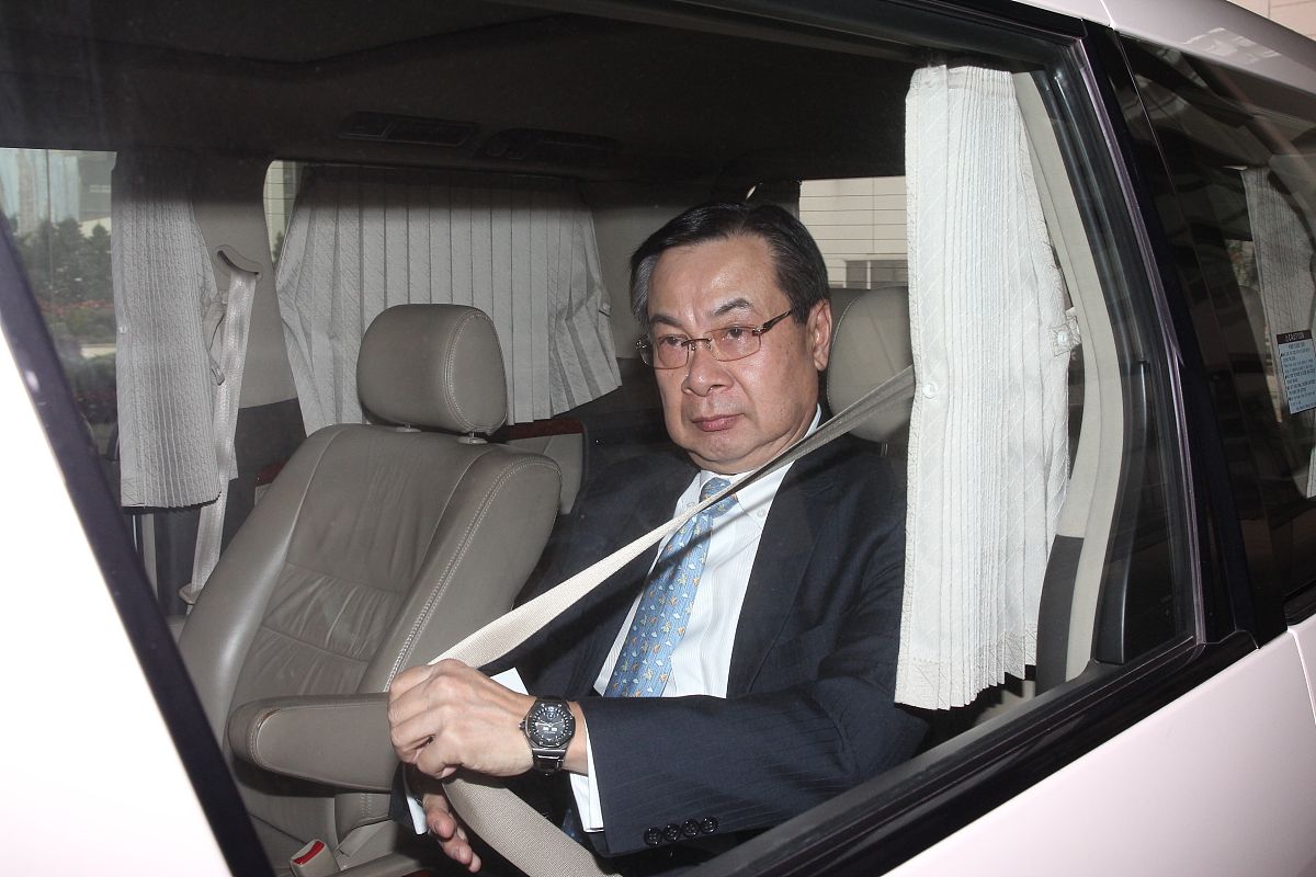 2014年1月8日,香港,tvb助理总经理区伟林穿上西装正常上班.区伟林