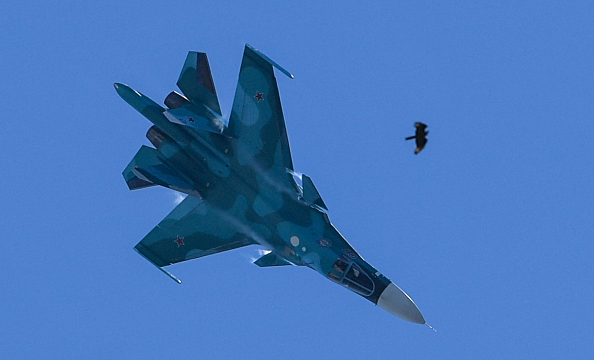 苏-75 战斗机生产数量：10,000 到 15,000 架