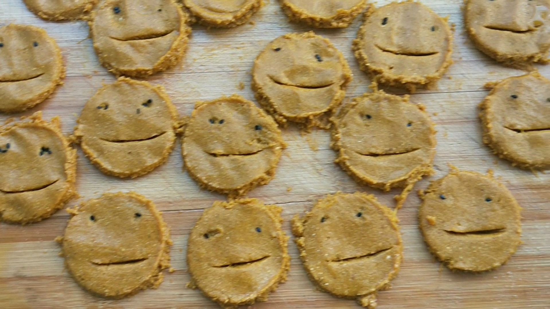 孩子们爱不释手的早餐,熊笑脸南瓜饼,香甜可口,孩子们都爱吃