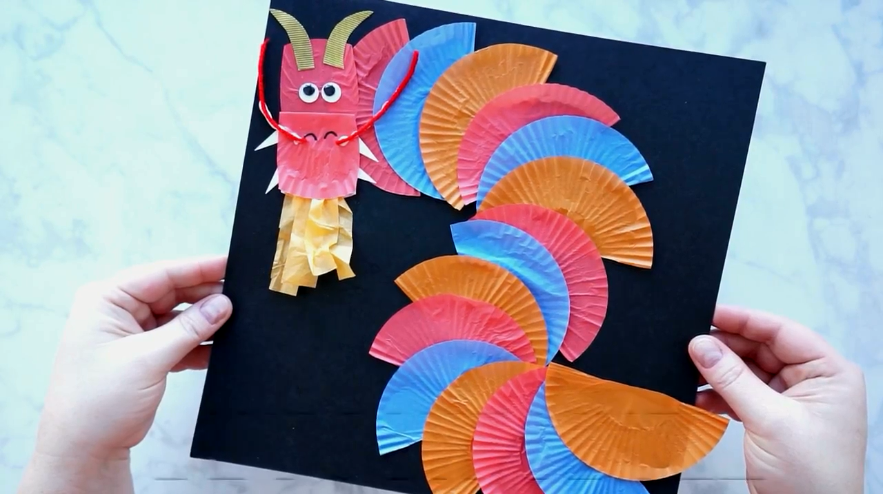 简易小手工,蛋糕衬垫diy创意新年中国龙贴画手工