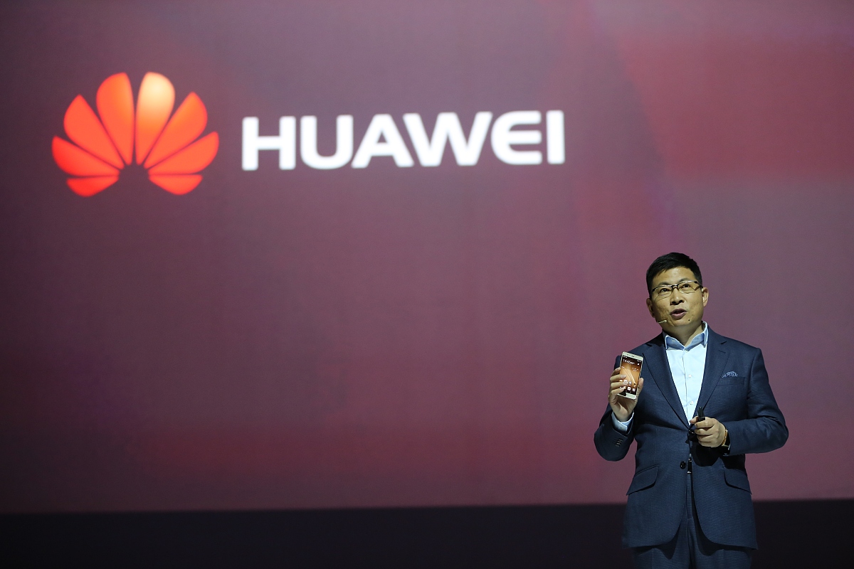 为什么人们说余承东和雷军打一架