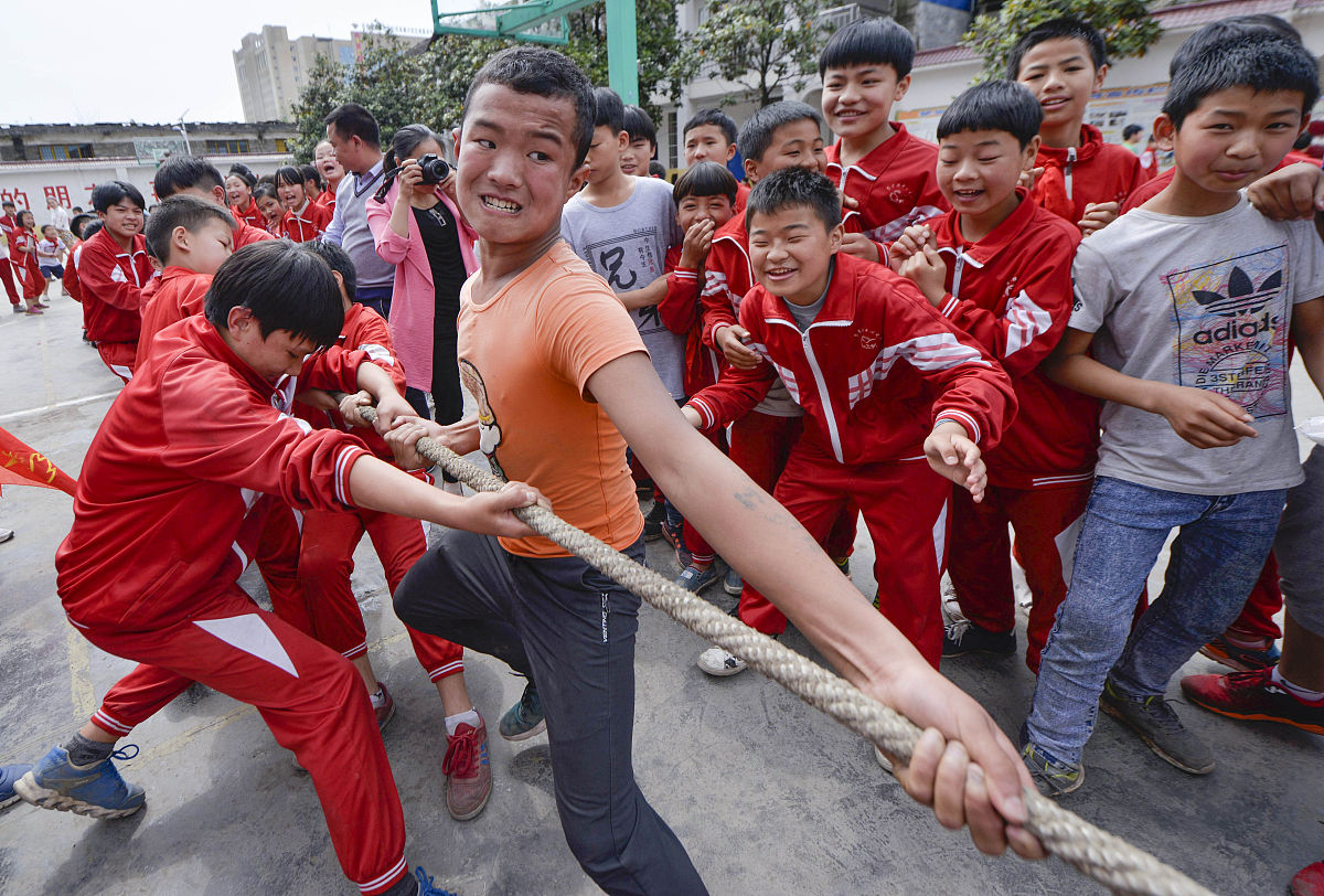修改至100字该同学勤奋刻苦认真踏实能独立思考并发表独到深刻的见解。对待学习态度端正勇于向老师和同学虚心求教积极参与讨论。热爱集体遵守班级和宿舍纪律关爱同学。但好胜心强需提升学习水平和平和心态。希望其继承优点改进不足以更平静的心态追求进步在人生旅途中创造更大的成就。