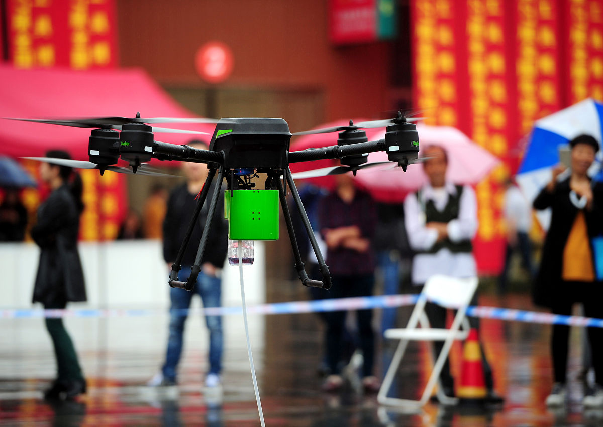 一、 知自己21 兴趣爱好：动漫二次元22 职业兴趣：视频制作23 优缺点分析：有一定视频制作基础但是懒惰24 解决自身存在缺点：3二、 知社会421 社会环境分析：422 学校环境分析：423 专业就业方向及前景：无人机应用技术524 SWOT分析：6三、 知追求731 家庭影响：不影响732 目标追求：7四、 知方法9 一短期计划大学9五、知矫正11评估调整 11