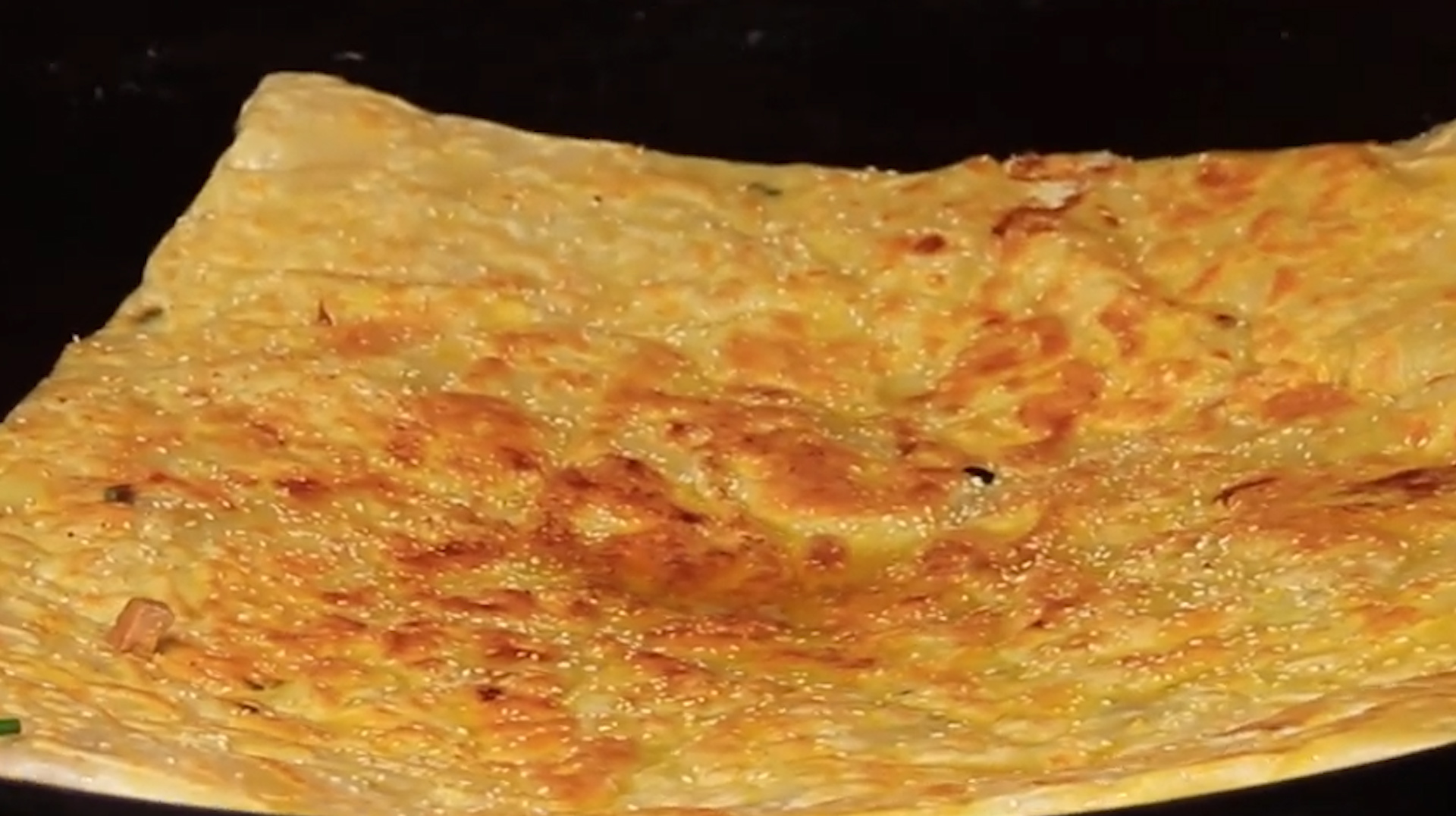 三鲜豆皮,武汉早点的主要食品之一,极具特色的传统小吃