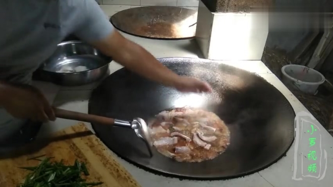 四川农村 青花椒和鱼一起简直是绝配,麻辣鲜香,吃起了太安逸了