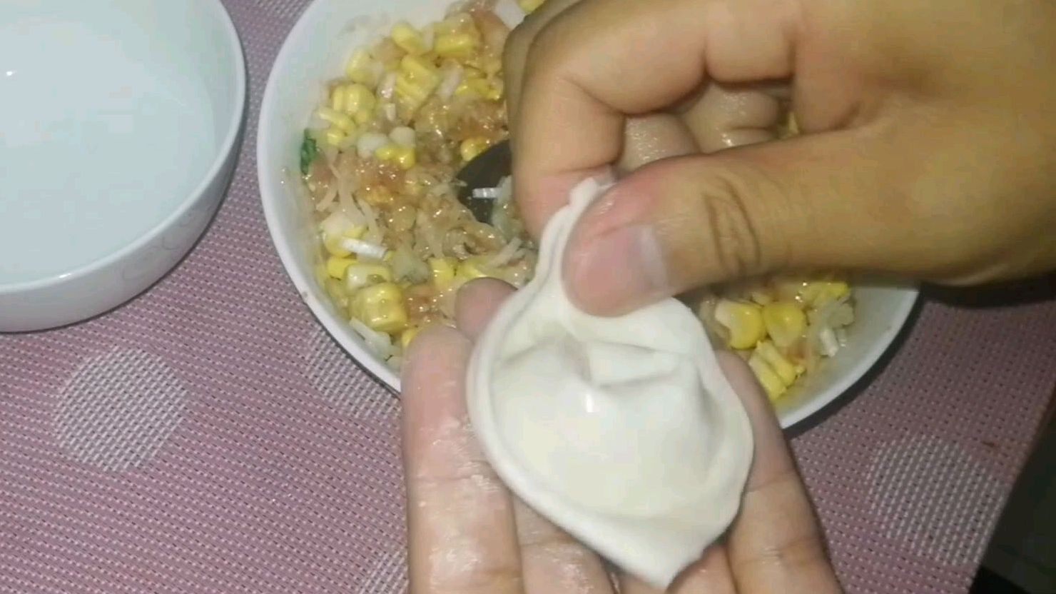 老五分享大馅馄饨的几种包法,还有碗汁调制方法,这个要果断收藏