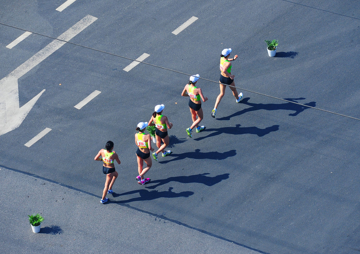 我要完成老师给我的作文：100米人类的极限？