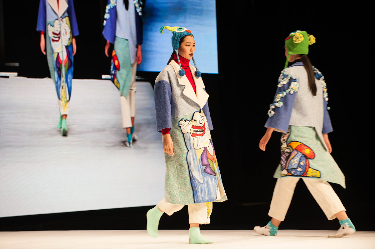 壮族服饰元素文创设计应用：服装、纺织、首饰、家居、艺术