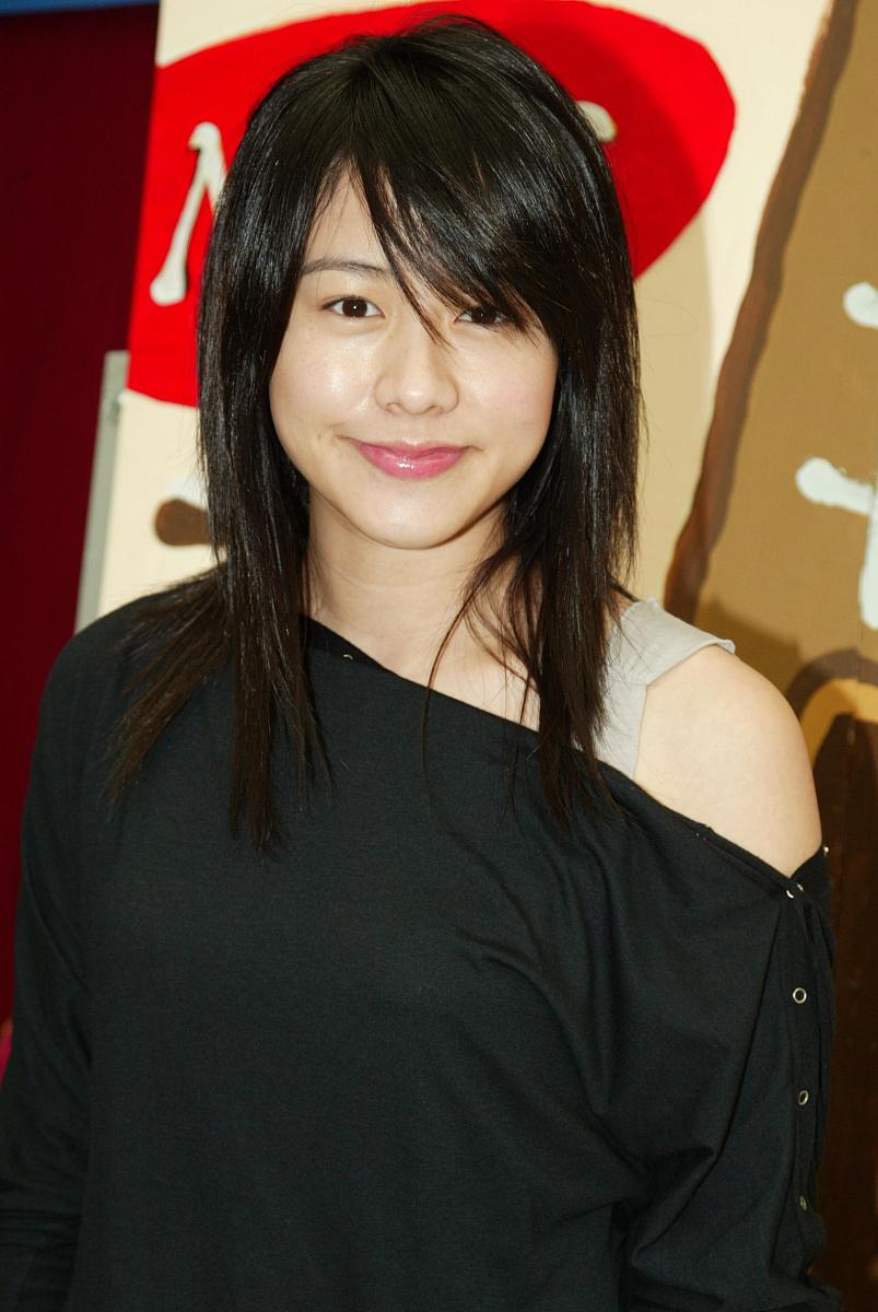 2004年2月22日,李克勤以及两位准影后吴君如和林嘉欣一同出席「艺术因