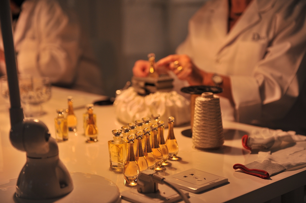 妈妈说宝贝没有给你一个完美的家是什么歌