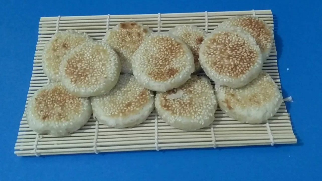 香酥芝麻烧饼这样做外皮酥脆内里柔软层多,做法简单易学。