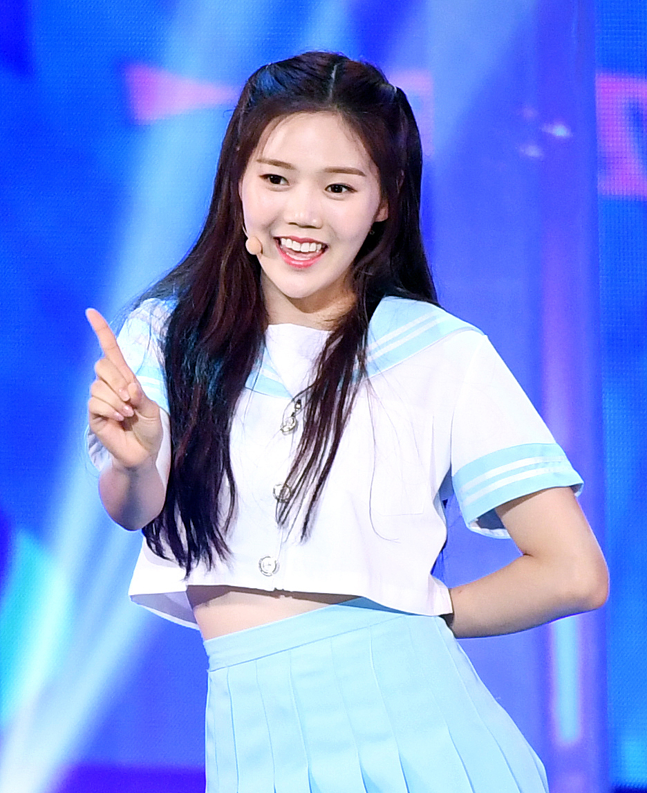 2016年8月9日,首尔,明星参加《the show》节目直播.***_***ohmygirl h