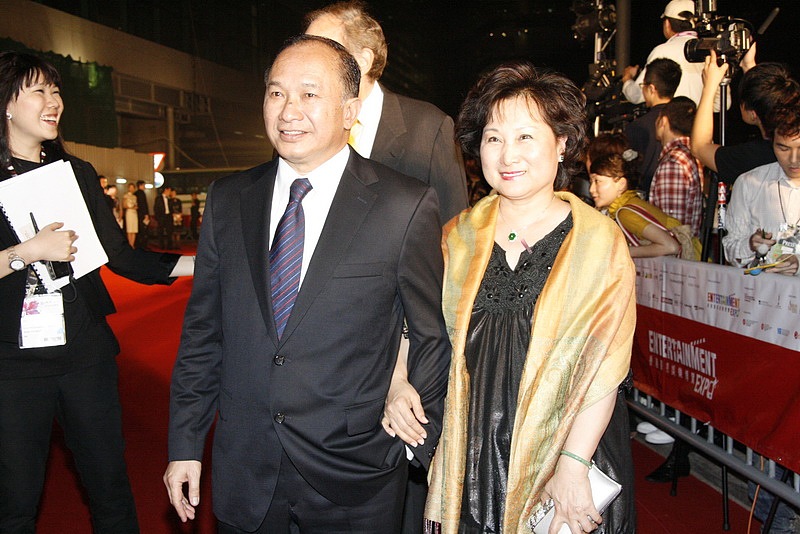 朝鲜历史上著名的文学家有哪些？请列举几位朝鲜历史上著名的文学家，并简单介绍他们的代表作品和影响力。