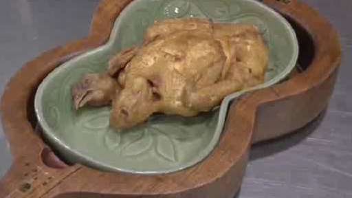 【太馋了!传统美食焕发新魅力 陕西老字号推出万人千桌团圆宴】临近春节,很多人已经开始考虑今