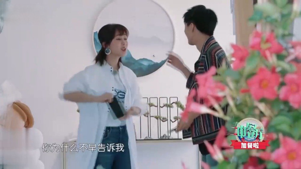 杨紫&王俊凯《中餐厅》    王俊凯:“姐姐,你牙齿上有口红~ 杨紫:“晚上珍珠奶茶教我做