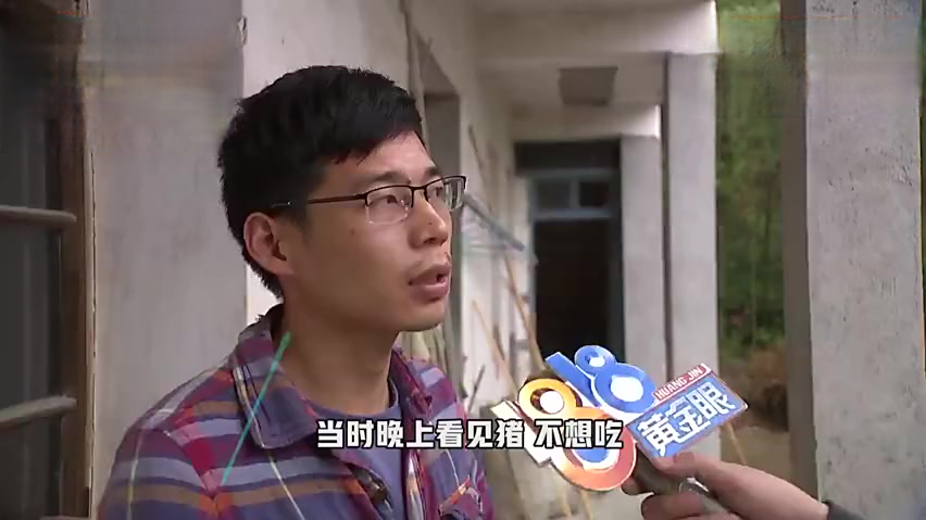 【小伙养猪十天死6只解剖后看到肝脏大吃一惊】杭州的郑先生买了8头小猪,养了不到10天,陆续
