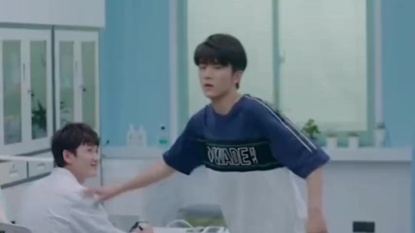 #冰糖炖雪梨# 35-36集预告⑦:黎语冰在上次被打后就总是出现头晕,比赛上手不听使唤了;