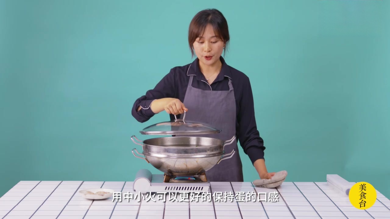 #美食时间# 加入新鲜的菠菜和虾仁,营养丰富颜值高,鲜嫩爽滑的菠菜虾仁蒸蛋,绝对能俘获全家