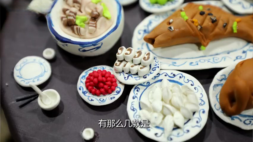 【春节怎么吃?看看面塑里的大餐】豌豆黄、芸豆卷、艾窝窝、干烧鱼、红烧肉……传统艺术作品里的