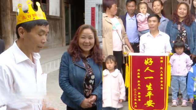 【大叔30年间从河里救数十人,60岁时3名被救者提前为他祝寿[心]】近日,3位村民带着家人
